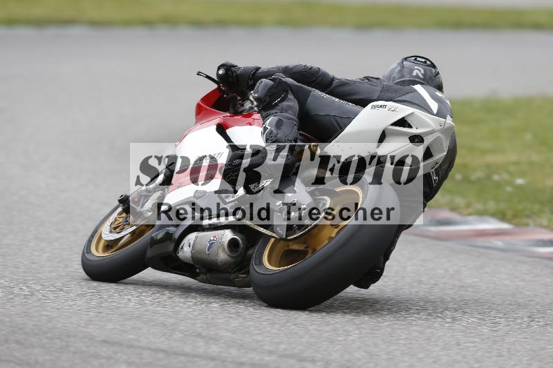 Archiv-2025/08 20.04.2025 Speer Racing ADR/Gruppe gruen/backside